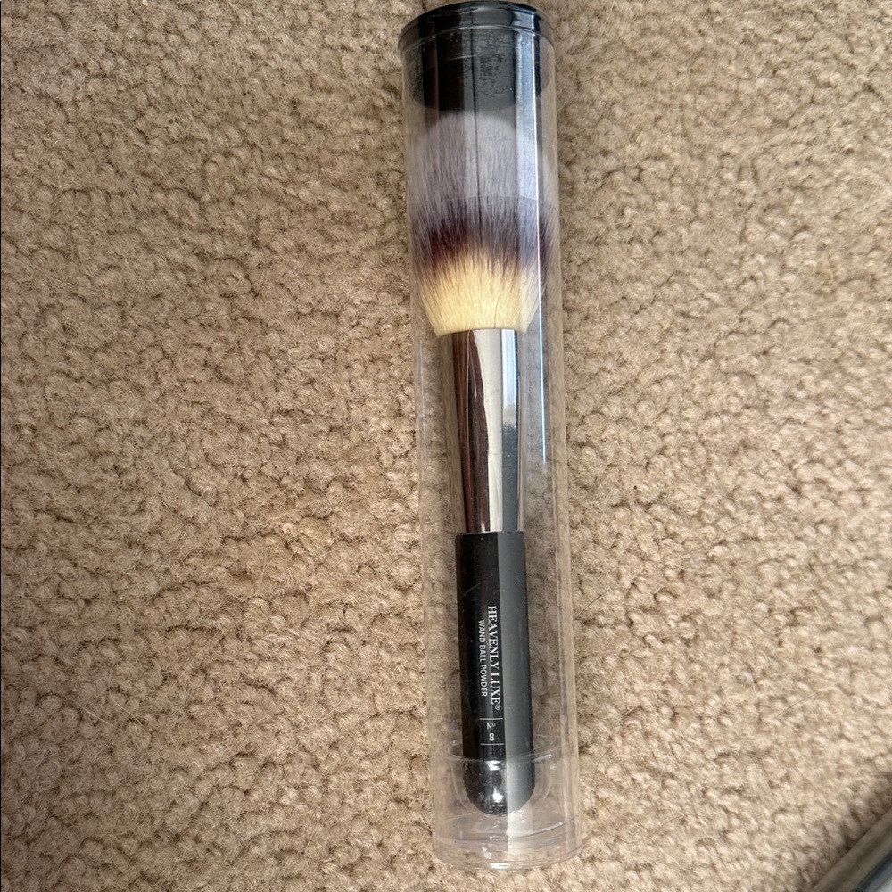 IT Heavenly Luxe Wand Ball Powder Brush
